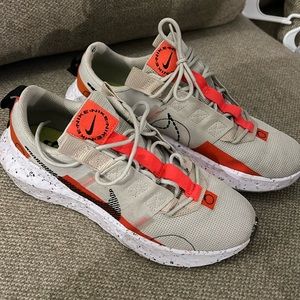 Nike size 9 1/2 unisex